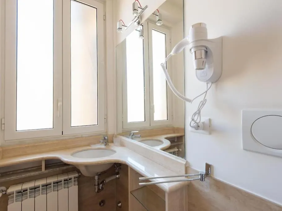 Trevi Fountain Luxury Apartment Rome