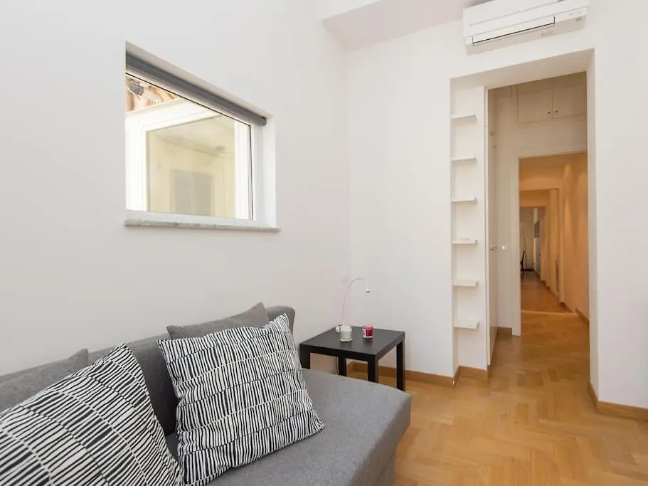 Trevi Fountain Luxury Apartment Rome Italy