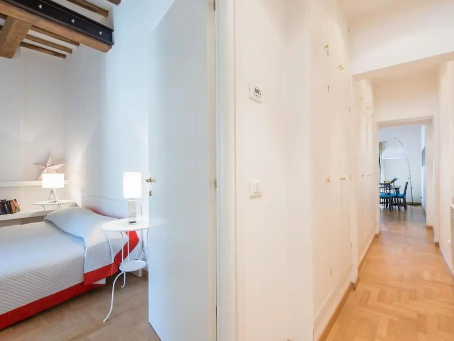 Trevi Fountain Luxury Apartment Rome