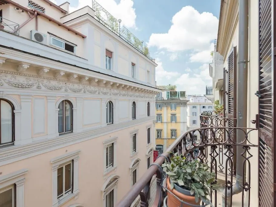 Trevi Fountain Luxury Apartment Rome Italy