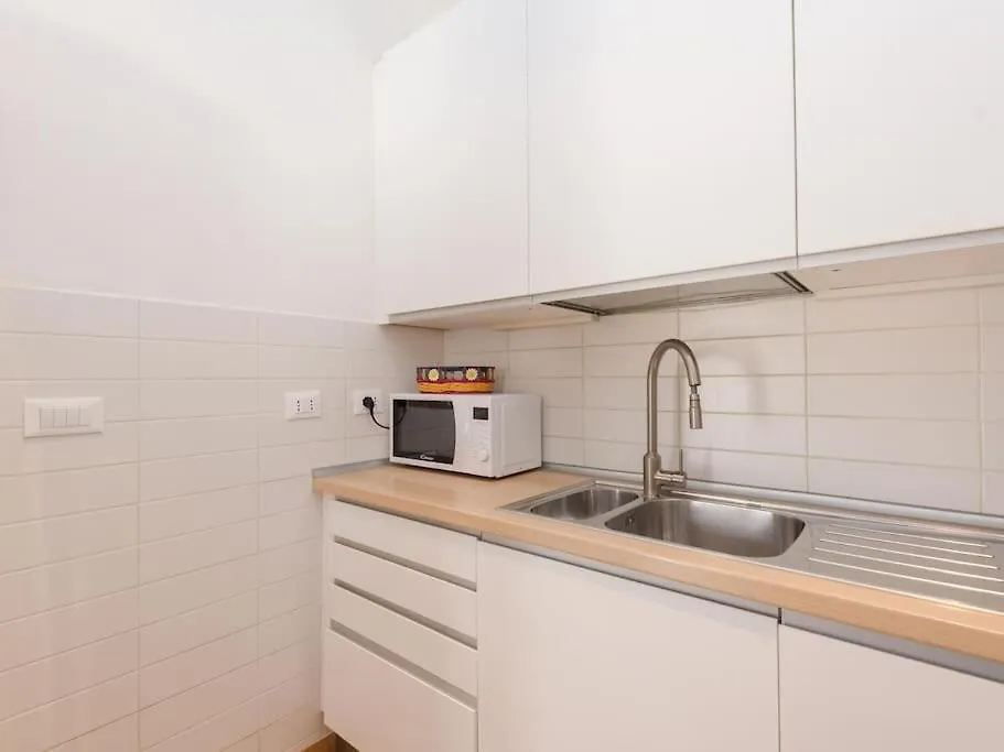 Trevi Fountain Luxury Apartment Rome